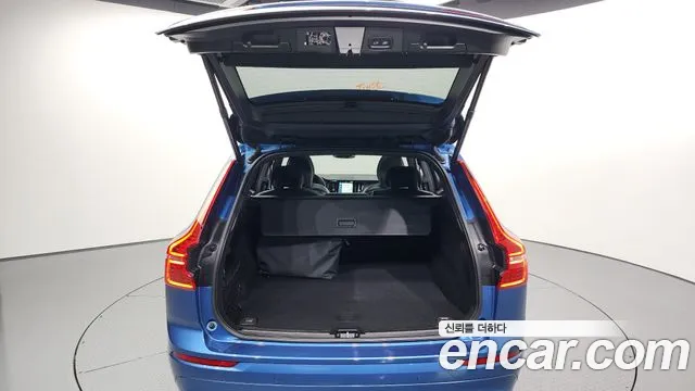 Volvo XC60 2021 — фото 20