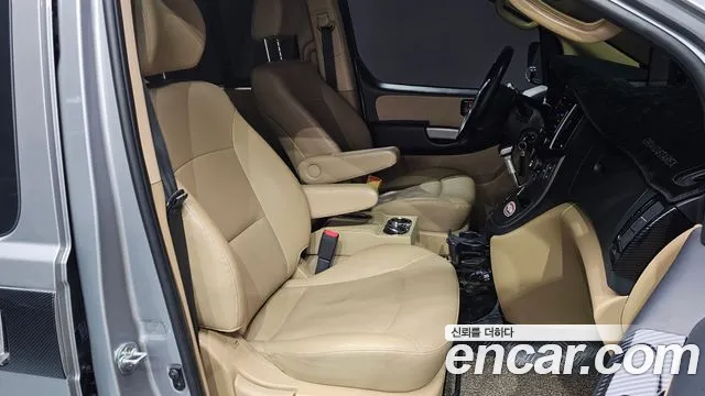 Hyundai Starex 2016 — фото 10