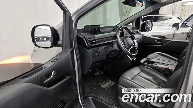 Hyundai Staria 2023 — фото 10