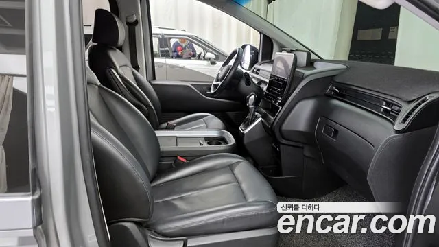 Hyundai Staria 2023 — фото 11