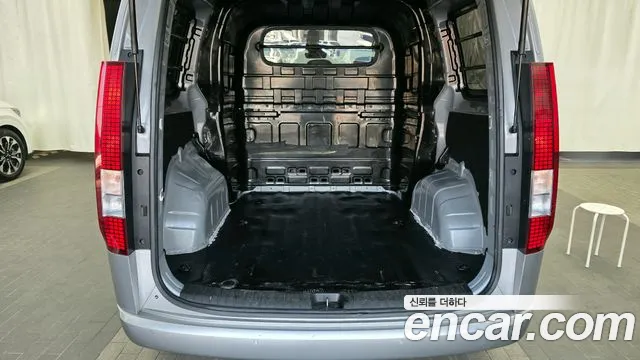 Hyundai Staria 2023 — фото 20