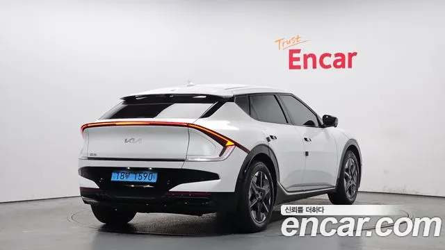 Kia EV6 2025 — фото 2