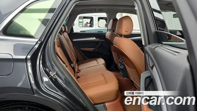 Audi Q5 2023 — фото 12