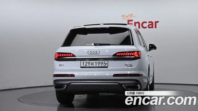Audi Q7 2020 — фото 4
