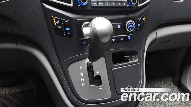 Hyundai Starex 2020 — фото 10