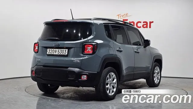 Jeep Renegade 2016 — фото 2