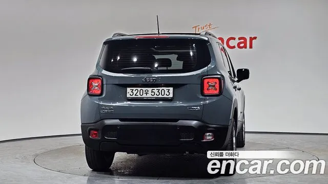 Jeep Renegade 2016 — фото 4