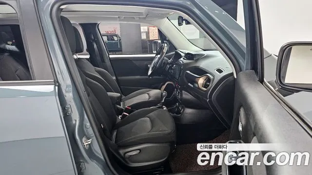 Jeep Renegade 2016 — фото 10