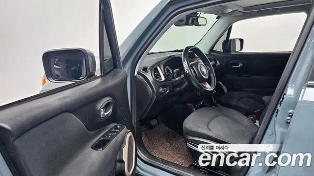 Jeep Renegade 2016 — фото 11