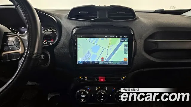 Jeep Renegade 2016 — фото 14