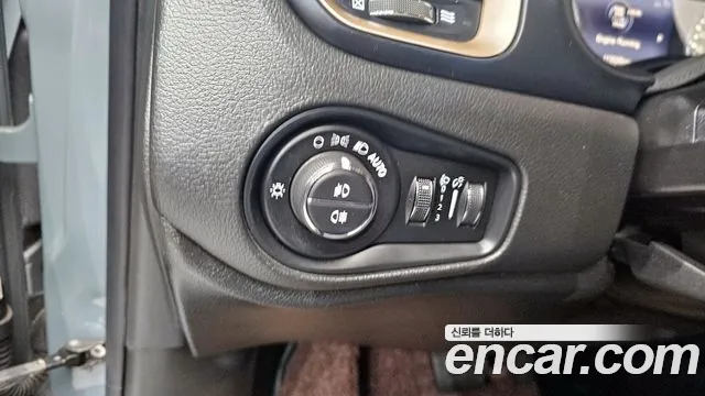 Jeep Renegade 2016 — фото 17