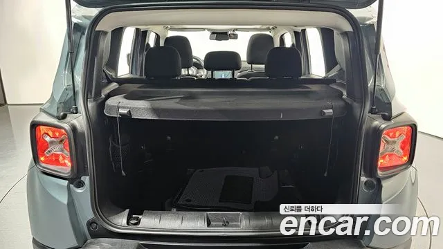 Jeep Renegade 2016 — фото 20