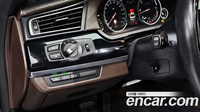 BMW 7-Series 2015 — фото 16