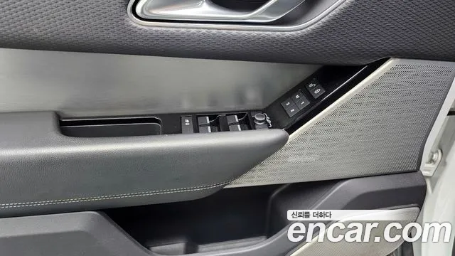 Land Rover Range Rover Velar 2018 — фото 16