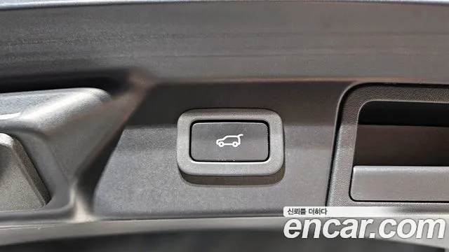 Land Rover Range Rover Velar 2018 — фото 20