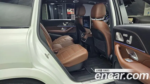 Mercedes-Benz GLS-Class 2024 — фото 11