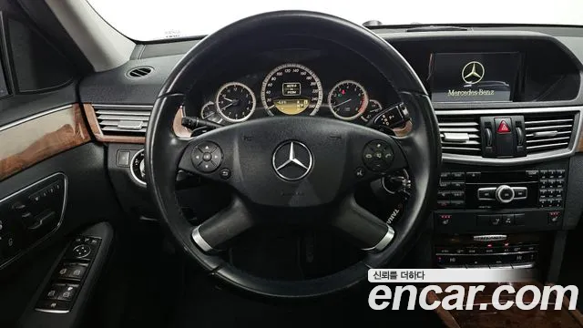 Mercedes-Benz E-Class 2012 — фото 13