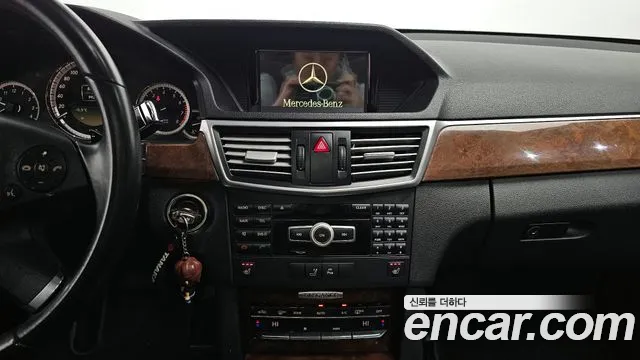 Mercedes-Benz E-Class 2012 — фото 15