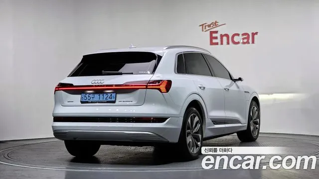 Audi e-tron 2021 — фото 2