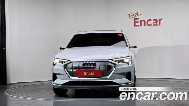 Audi e-tron 2021 — фото 3