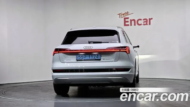 Audi e-tron 2021 — фото 4