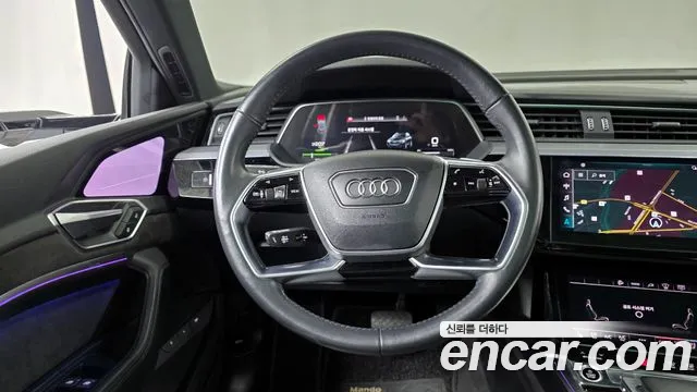 Audi e-tron 2021 — фото 13