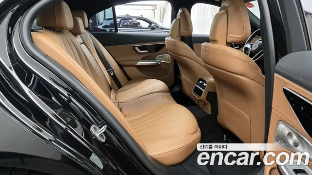 Mercedes-Benz E-Class 2025 — фото 12