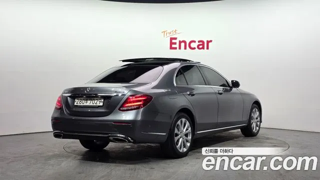 Mercedes-Benz E-Class 2017 — фото 2