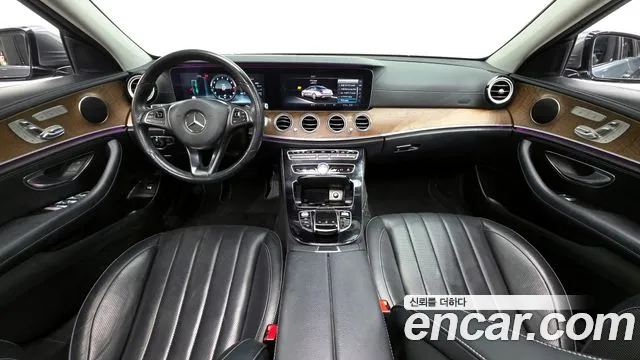 Mercedes-Benz E-Class 2017 — фото 7