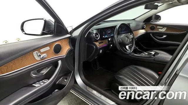 Mercedes-Benz E-Class 2017 — фото 10