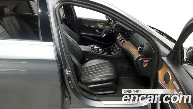 Mercedes-Benz E-Class 2017 — фото 11
