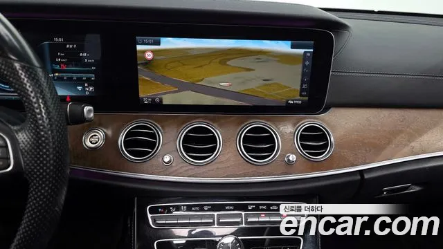 Mercedes-Benz E-Class 2017 — фото 14