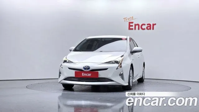Toyota Prius 2016 — фото 3