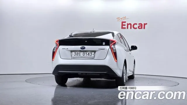 Toyota Prius 2016 — фото 4