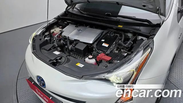Toyota Prius 2016 — фото 6