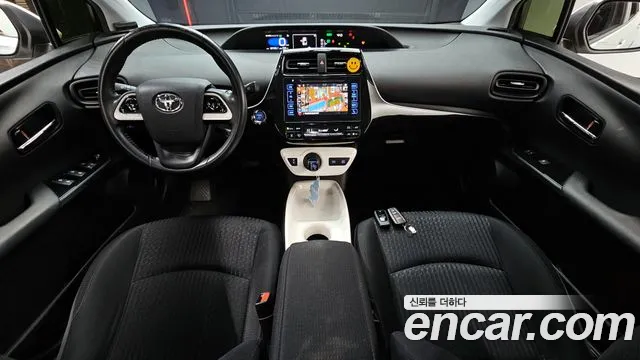 Toyota Prius 2016 — фото 7