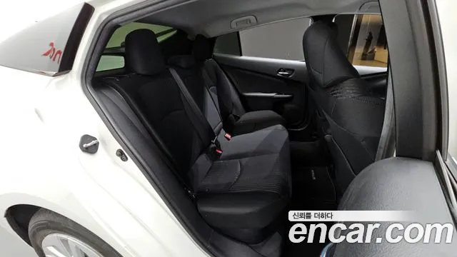 Toyota Prius 2016 — фото 12