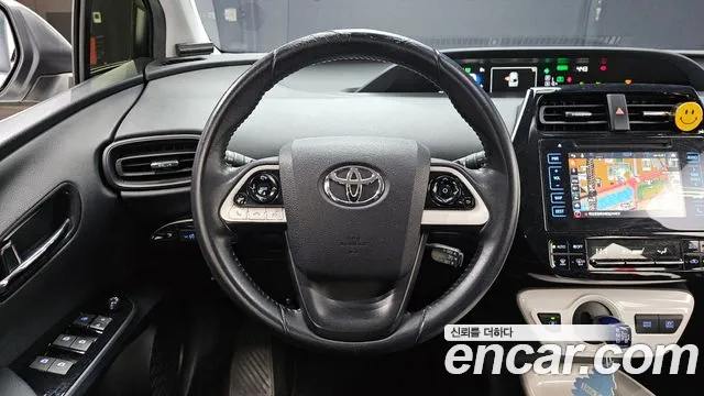 Toyota Prius 2016 — фото 13