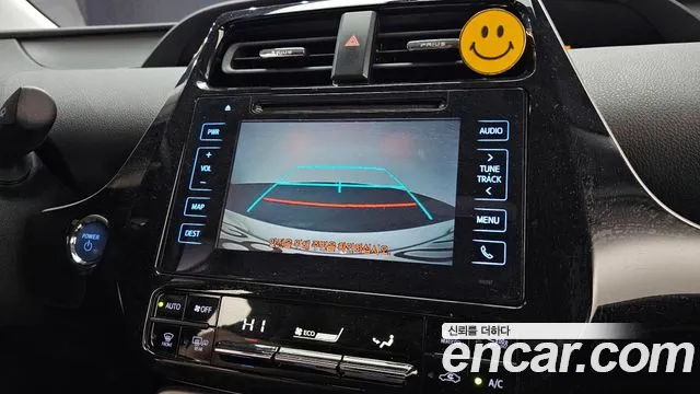 Toyota Prius 2016 — фото 16