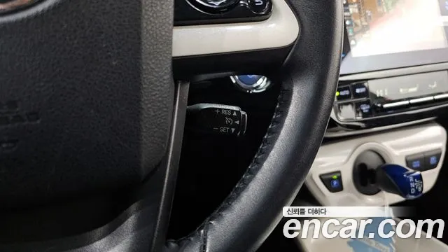 Toyota Prius 2016 — фото 18
