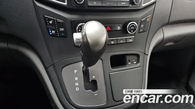 Hyundai Starex 2019 — фото 9