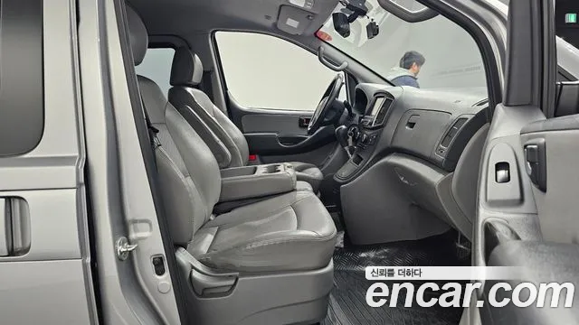 Hyundai Starex 2019 — фото 10