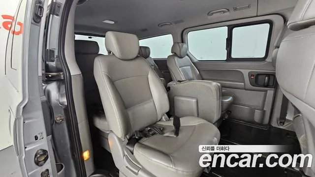 Hyundai Starex 2019 — фото 12