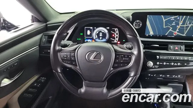 Lexus ES 2022 — фото 13