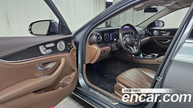Mercedes-Benz E-Class 2020 — фото 10