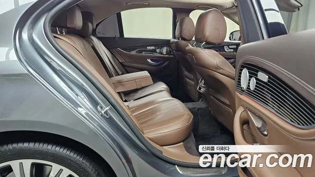 Mercedes-Benz E-Class 2020 — фото 12