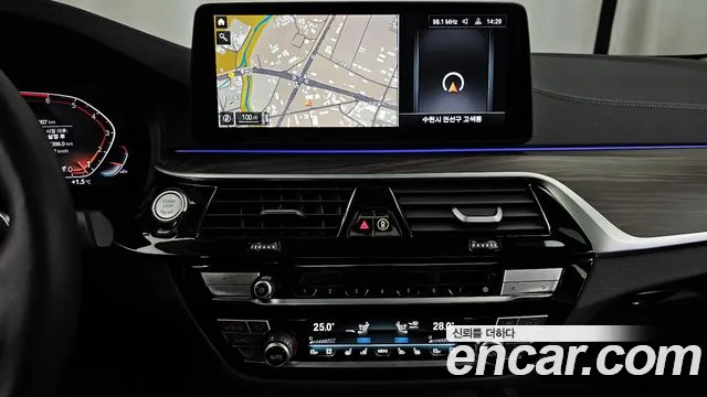 BMW 5-Series 2023 — фото 14