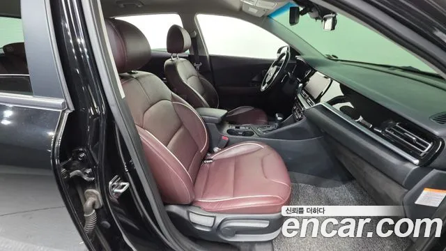 Kia Niro 2020 — фото 10