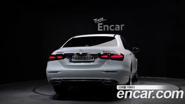 Mercedes-Benz E-Class 2023 — фото 4
