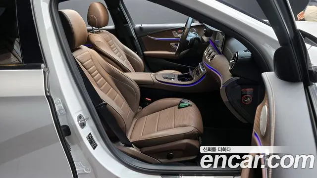 Mercedes-Benz E-Class 2023 — фото 10